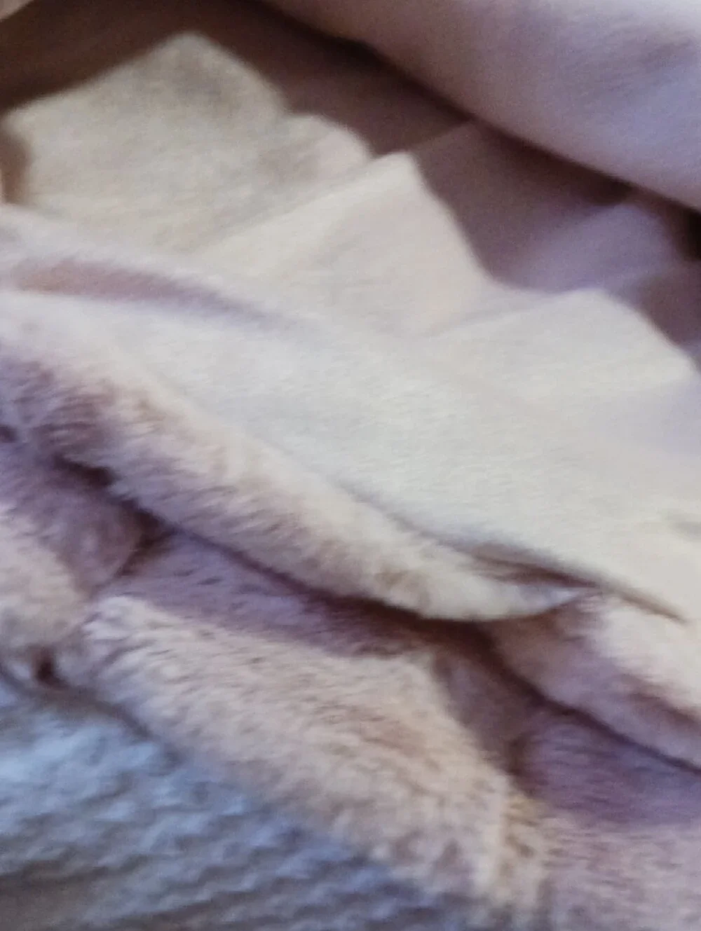 Luxurious! Nicole Miller Blush Pink  Quilted Diamond Design Plush Throw